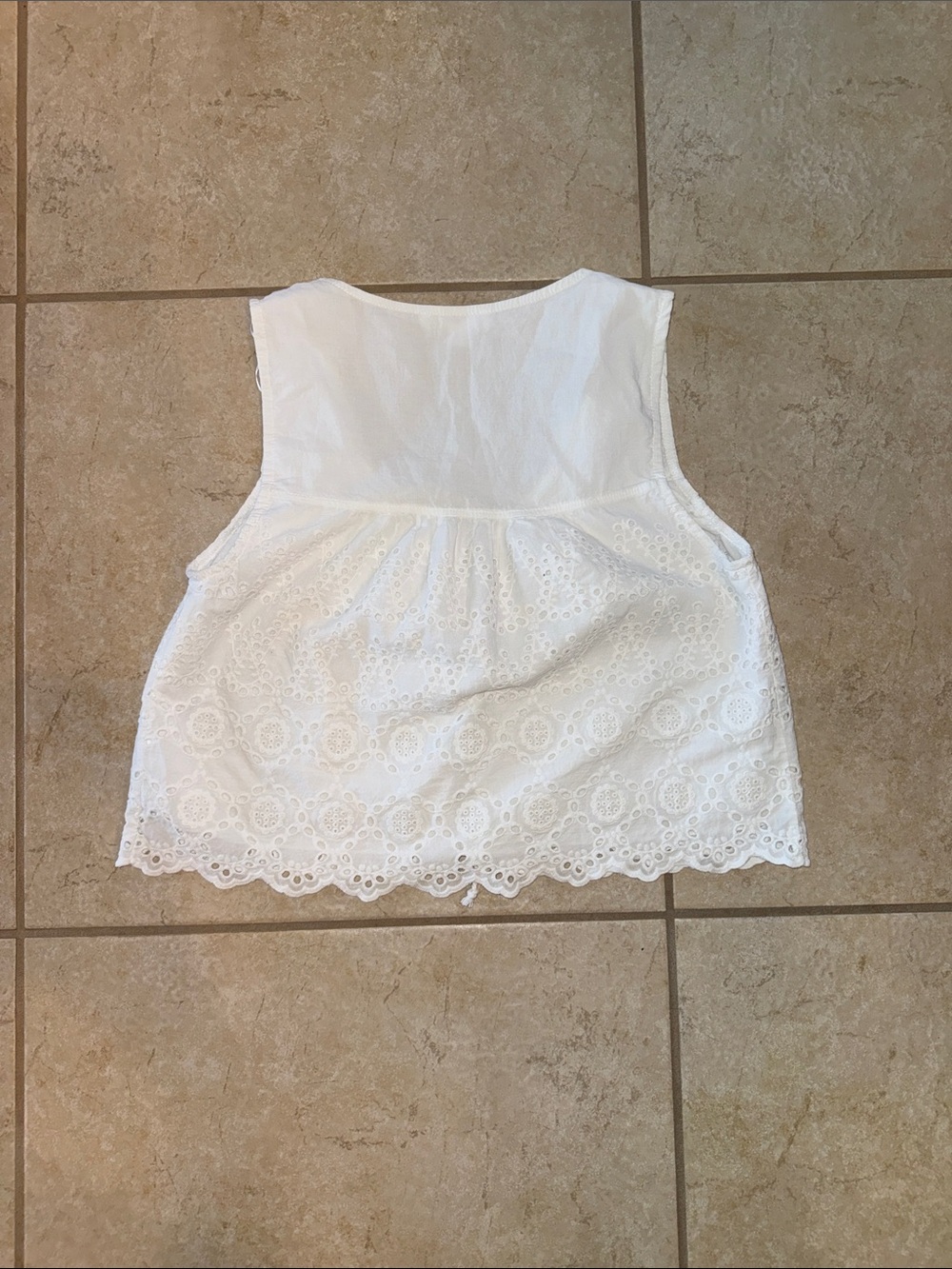 Kirious Los Angeles White Eyelet Tie-Front Camisole - Picture 3 of 3